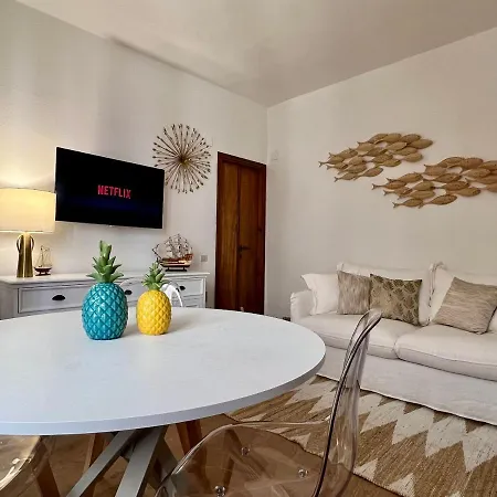 Nuovo Luminoso A 100 Passi Dalla Piazza Apartment