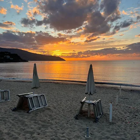 Nuovo Luminoso A 100 Passi Dalla Piazza Apartamento